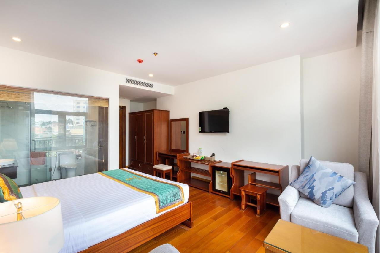Silk Hong Ha Airport Hotel Ho Chi Minh City Exterior photo