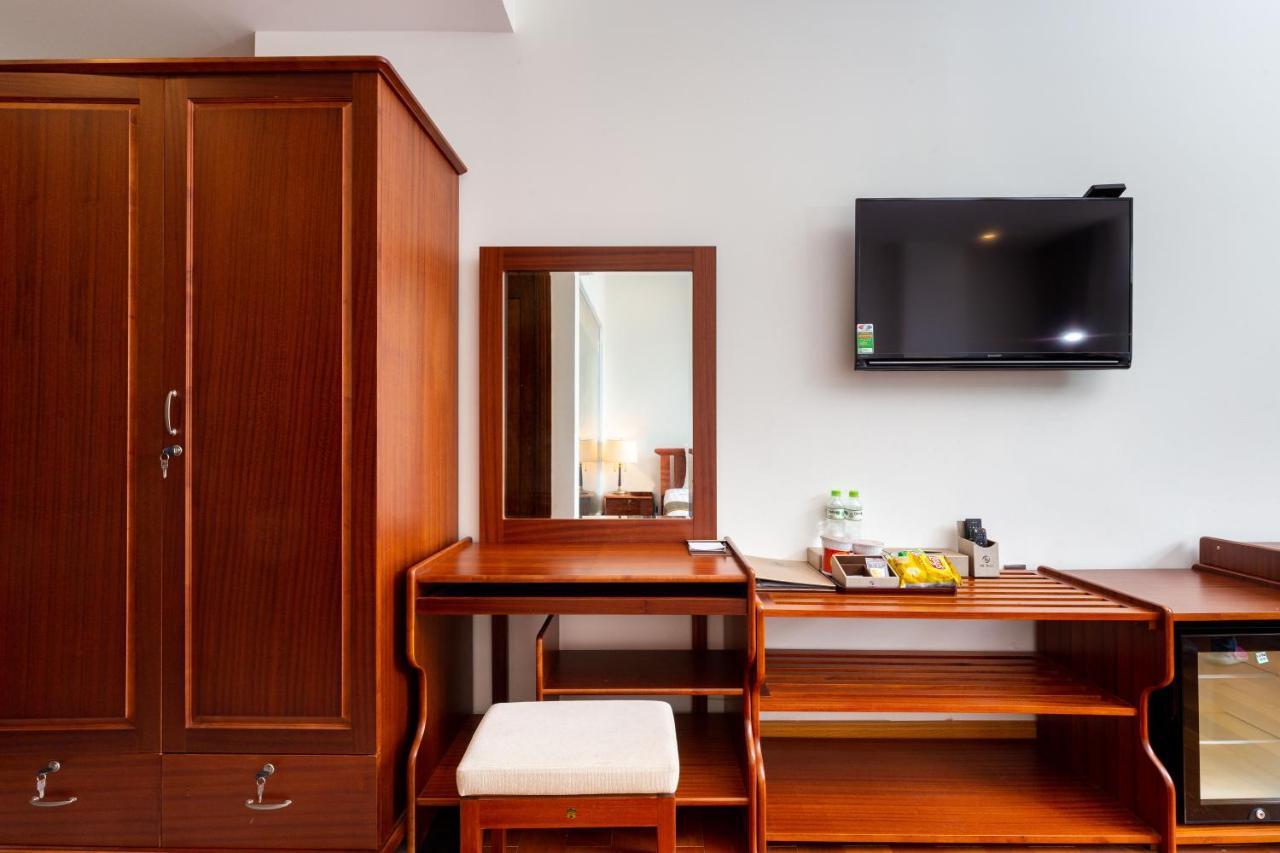Silk Hong Ha Airport Hotel Ho Chi Minh City Exterior photo